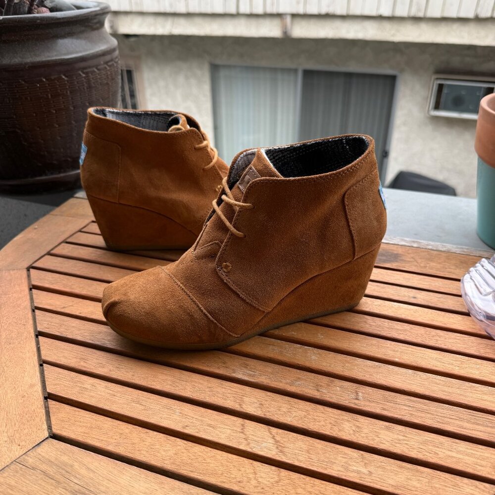 Toms Womens Brown Suede Wedge Lace-Up Boots Size 7.5